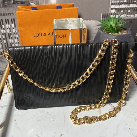 SOLDAuthentic Louis Vuitton Epi Checkbook Holder - Picture 3 of 14